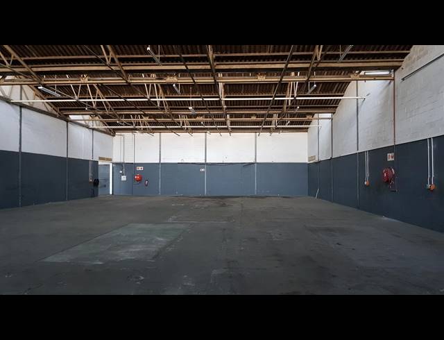 1,360M² FACTORY TO LET IN BLACKHEATH INDUSTRIAL